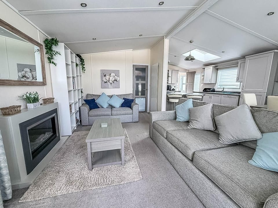 The perfect base for families wanting to build sandcastles, friends seeking a scenic escape, or anyone needing a refreshing short stay along the Norfolk coast.