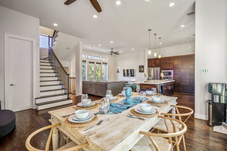 Enjoy this luxurious space for family gatherings or working groups or friends.