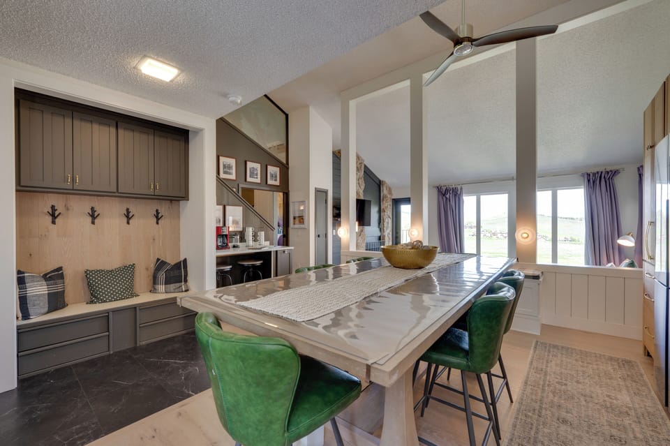 Dining Area | Dishes & Flatware Provided