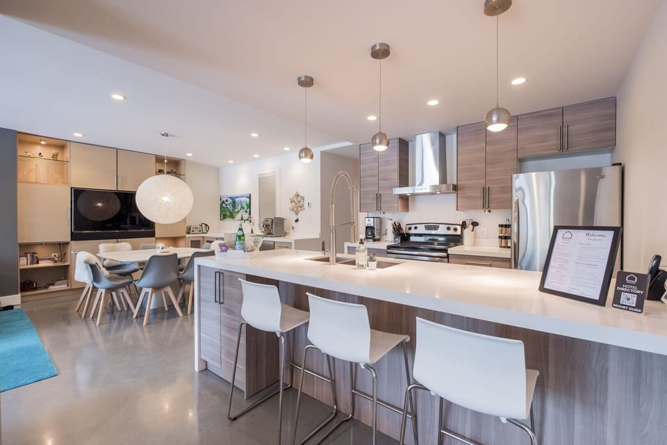 Full kitchen: Breakfast bar