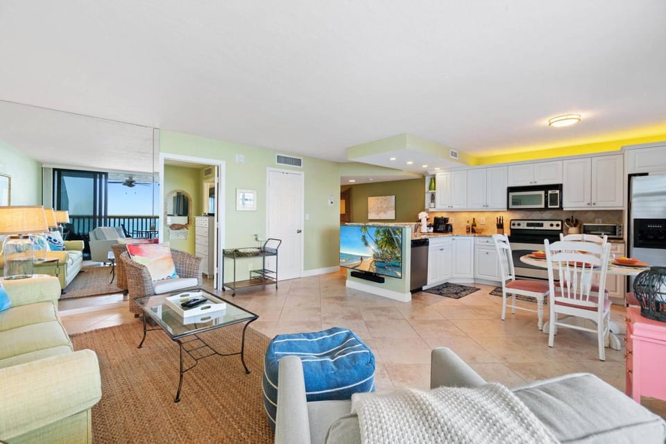 The bright interior brings the vibrant tropical island hues indoors.