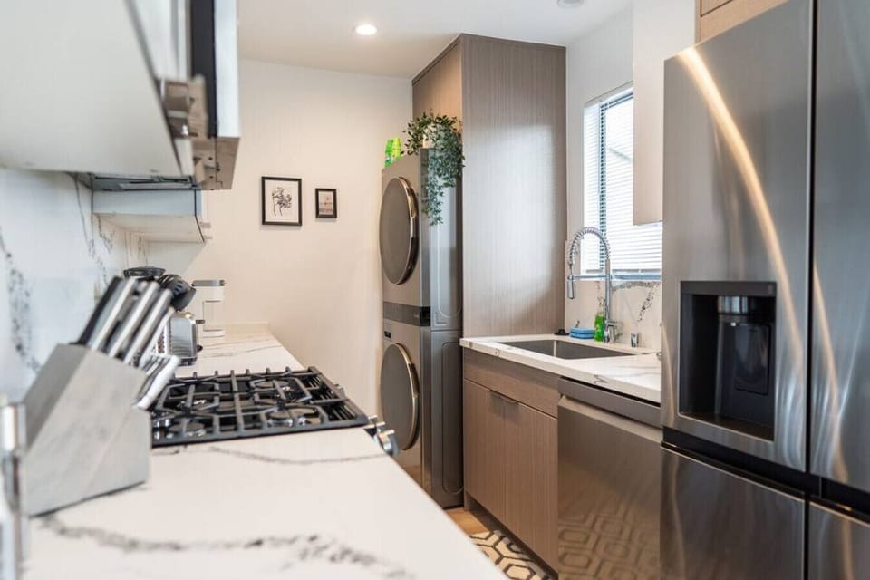 KITCHEN -- View 3D Virtual Tour of the Property Here: https://tinyurl.com/jubbwwad