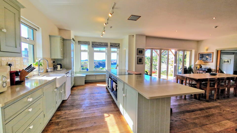 Main House kitchen and dining area