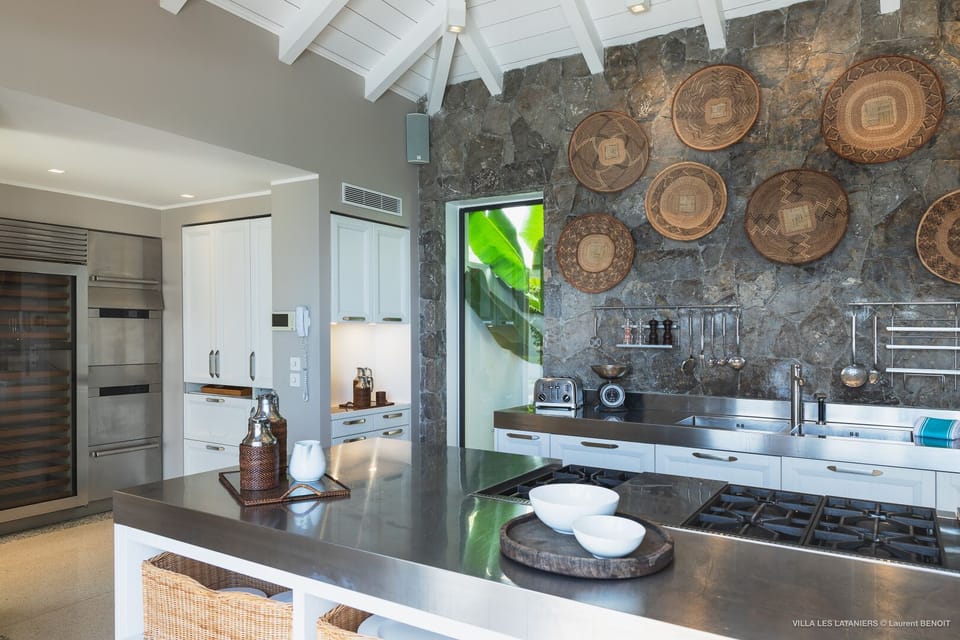 Dining Area & Kitchen