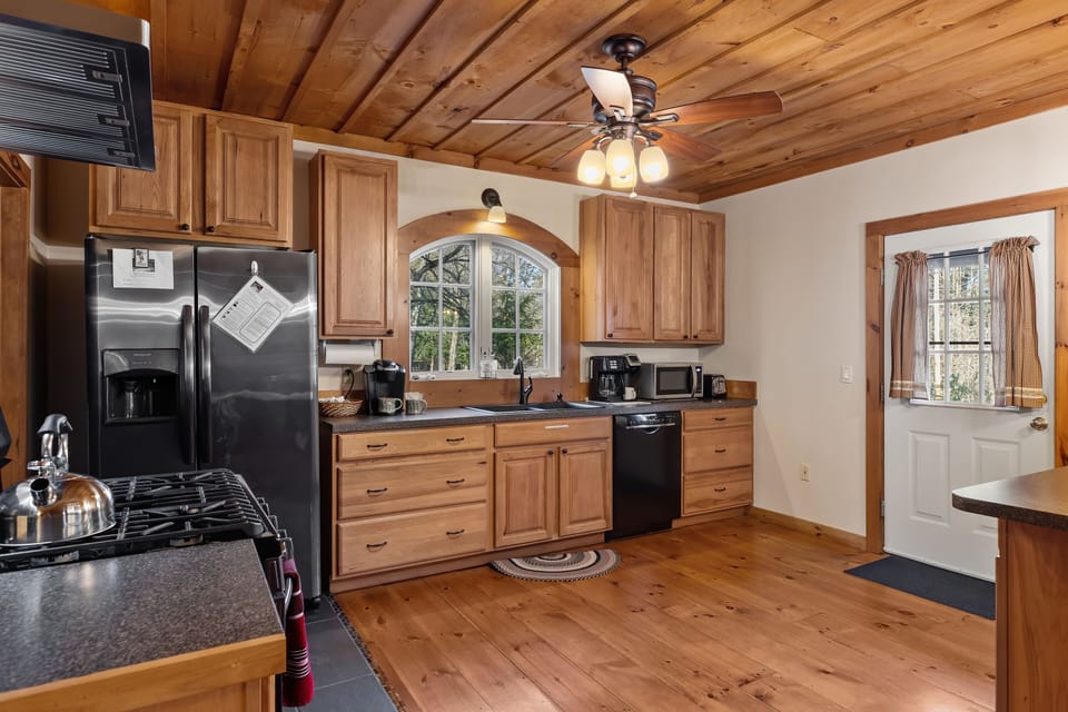 Gorgeous modern kitchen with all the modern conveniences you need for cooking.
