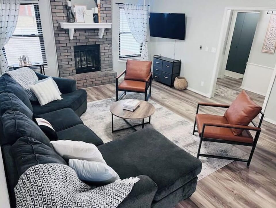 Family living room with 55in TV 