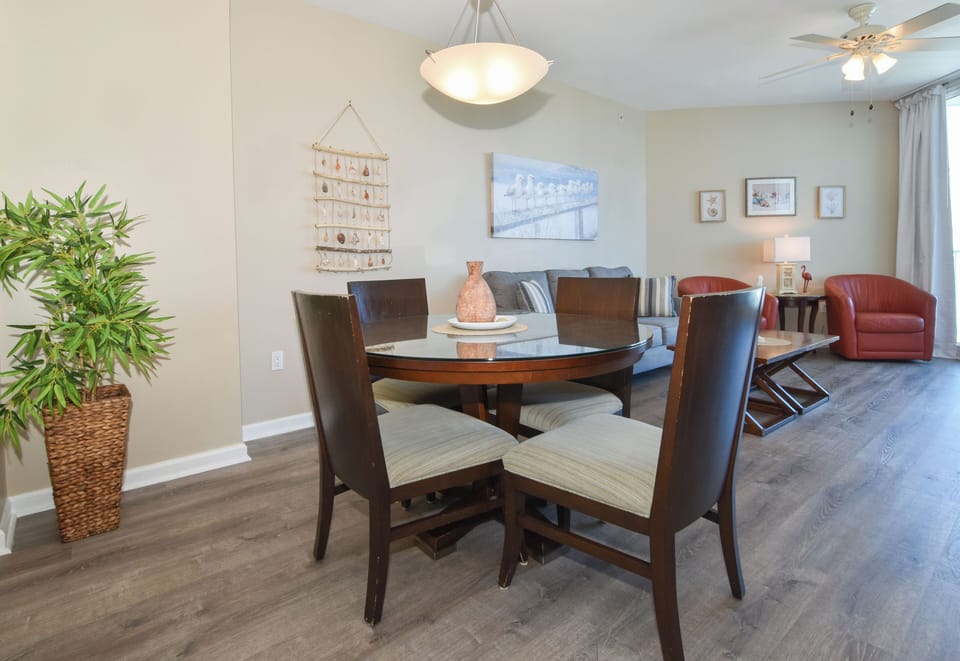 The Palms of Destin 21003 - Dining and Living Area