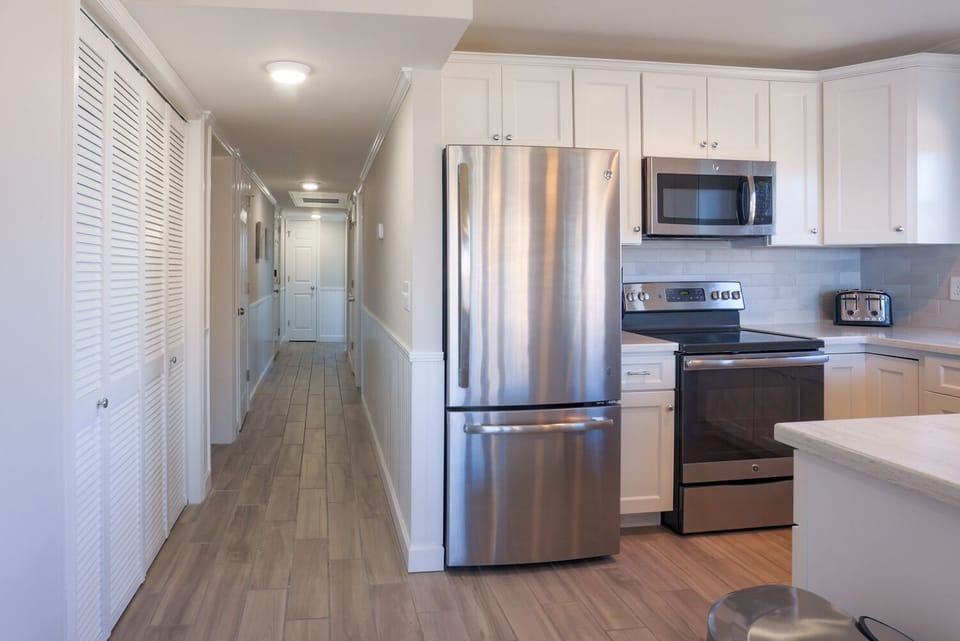 Laundry and hallway to bedrooms just off kitchen.