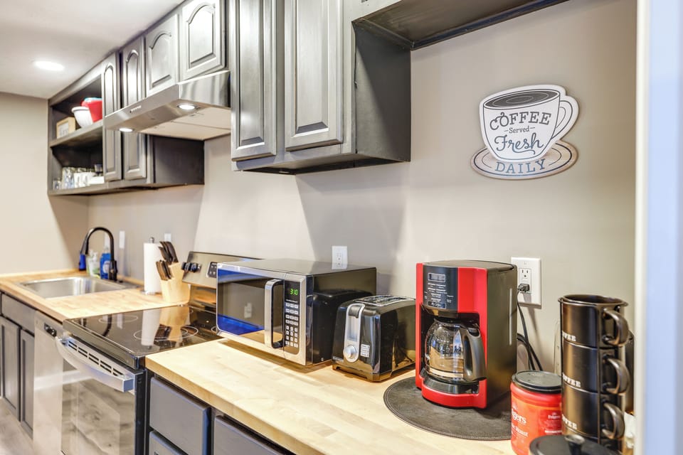 Kitchen | Pets Welcome w/ Fee