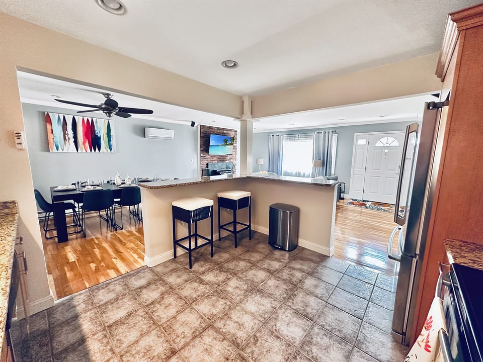 What's better than enjoying a delicious home-cooked meal while taking in the beautiful view of your open living and dining room?