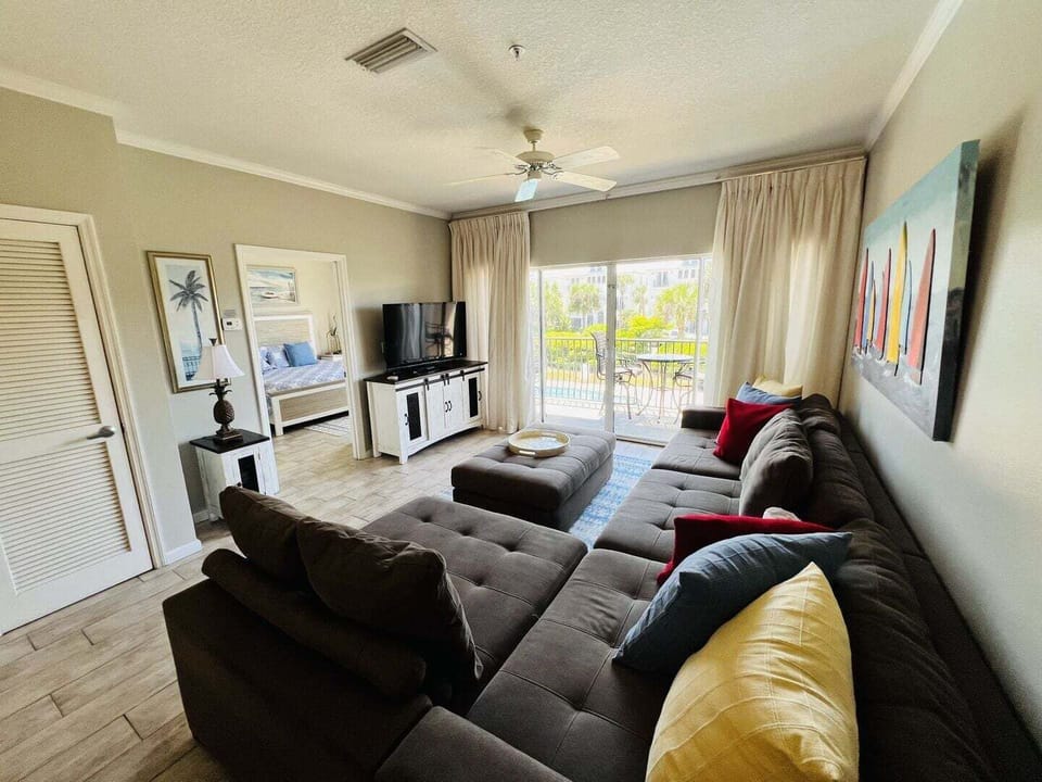 Emerald Waters 204- Sweet Retreat living room