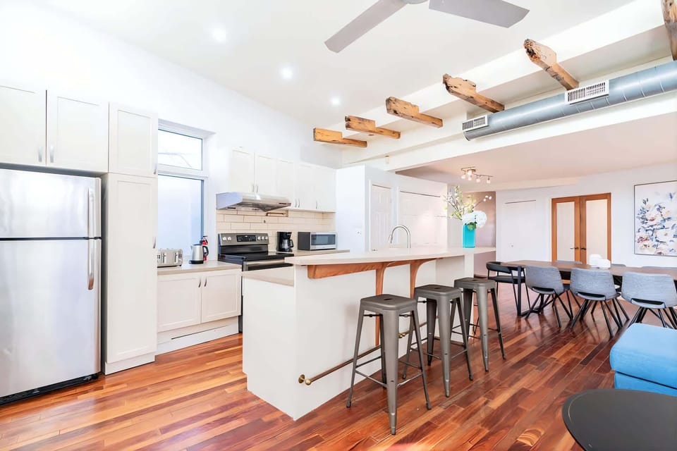 Fully-equipped kitchen and dining area to enjoy meals at home.