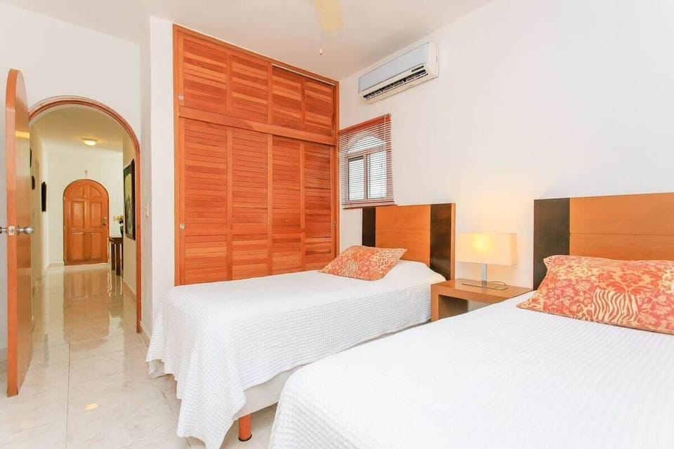 Bedroom 3 with two single/twin beds and nice closet space