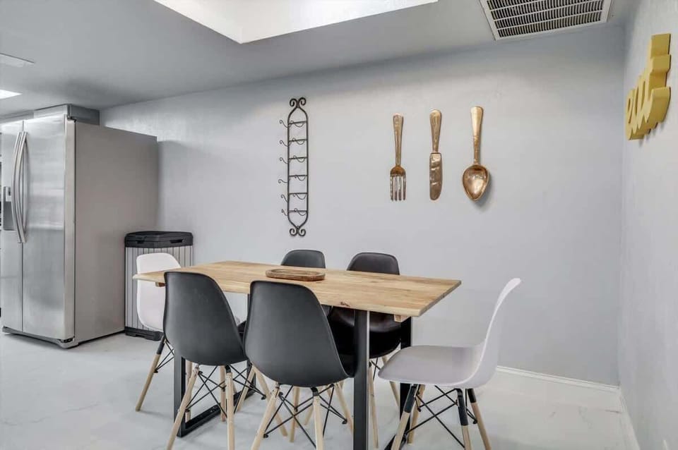 Little dining