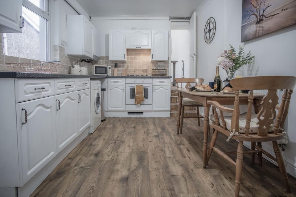 Langland Road - 1 Bedroom Apartment - Mumbles (2427)