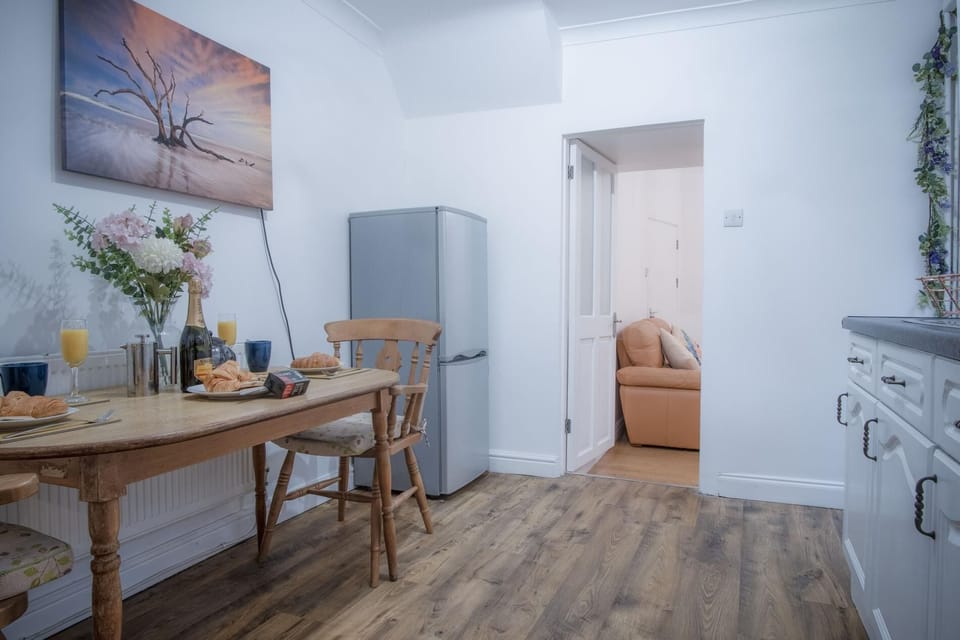 Langland Road - 1 Bedroom Apartment - Mumbles (2434)