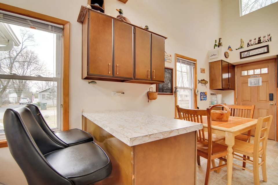 Dining Area | Dishware/Flatware