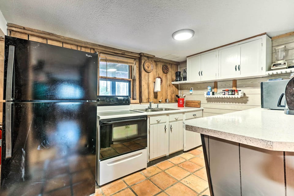 Kitchen | 1st Floor | Dishware & Flatware | Coffee Maker | Blender | Toaster