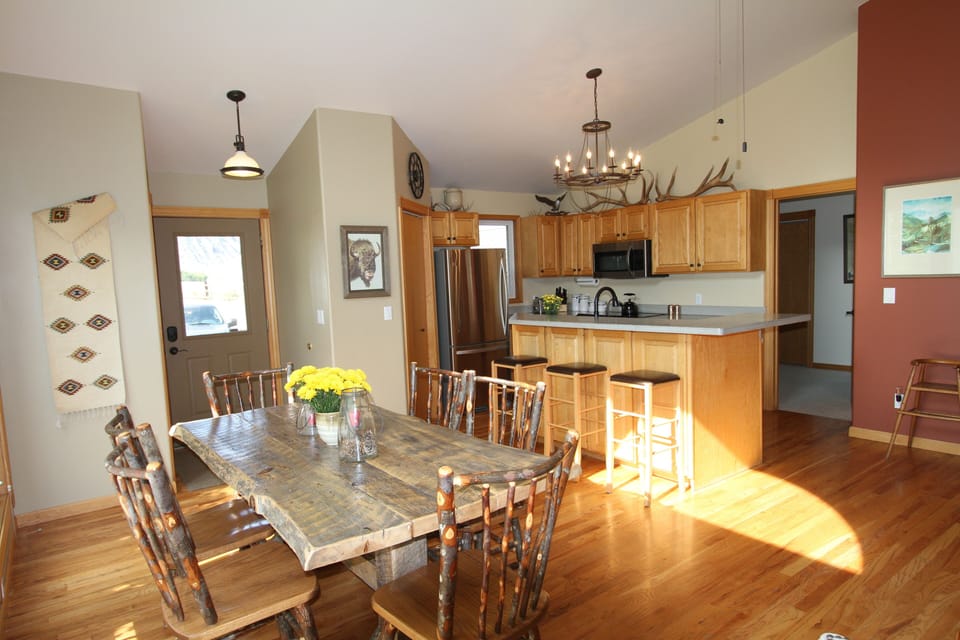 Open kitchen, dining and living room.