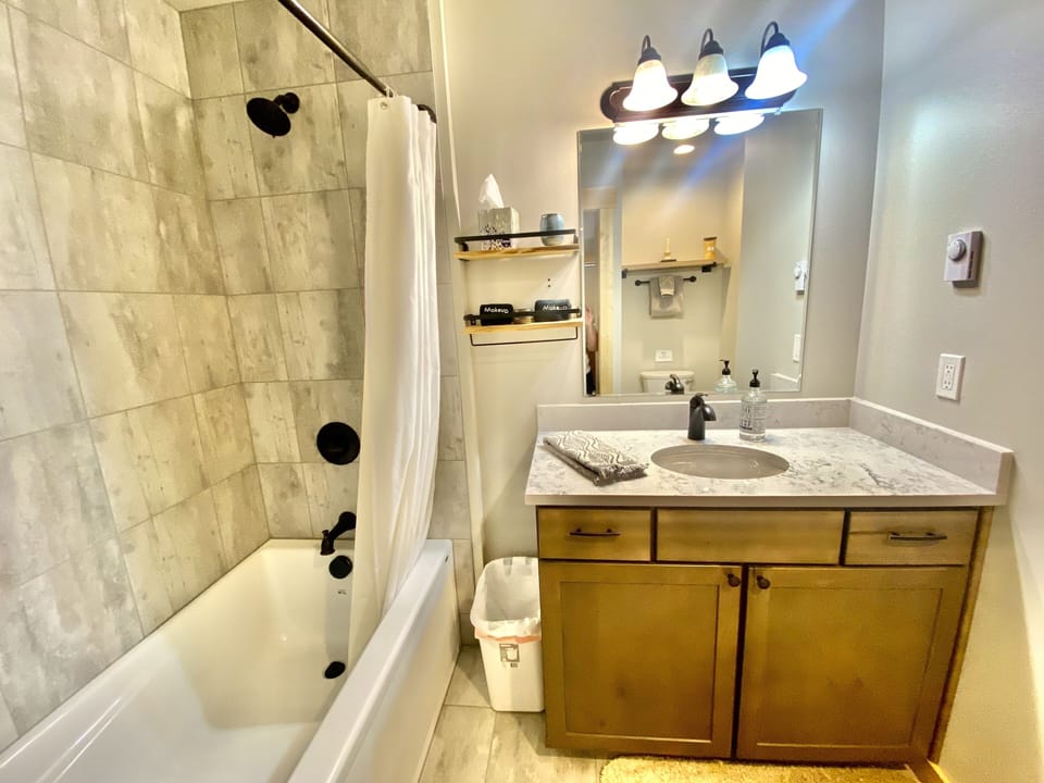 Full size master bathroom
