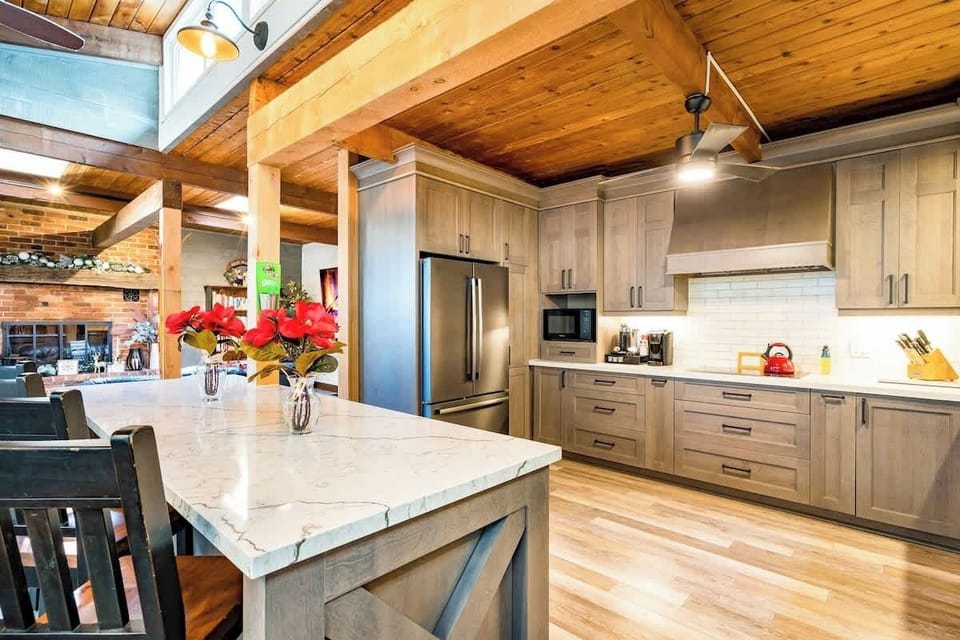 Large Renovated Kitchen for all chefs