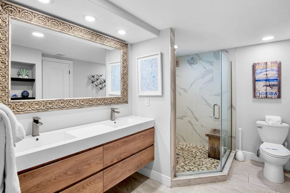 Primary Bedroom, Ensuite Bathroom