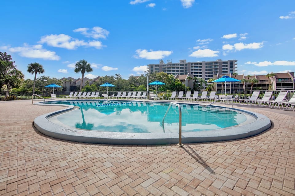 Midnight Cove II by Tropical Sands Accommodations Pool