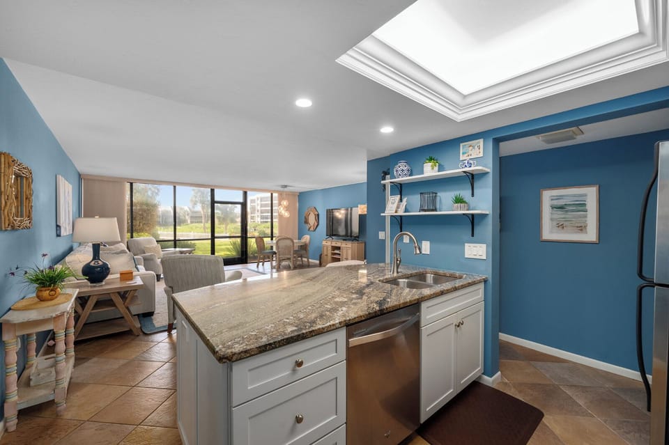 Midnight Cove II 611F