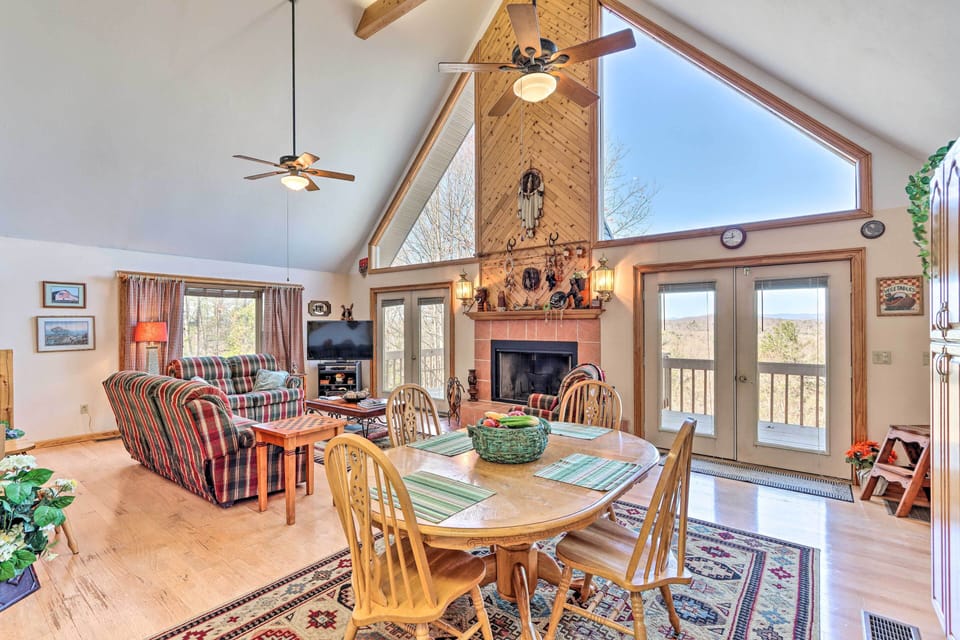 Murphy Vacation Rental | 2BR | 3BA | Stairs to Access | 1,900 Sq Ft