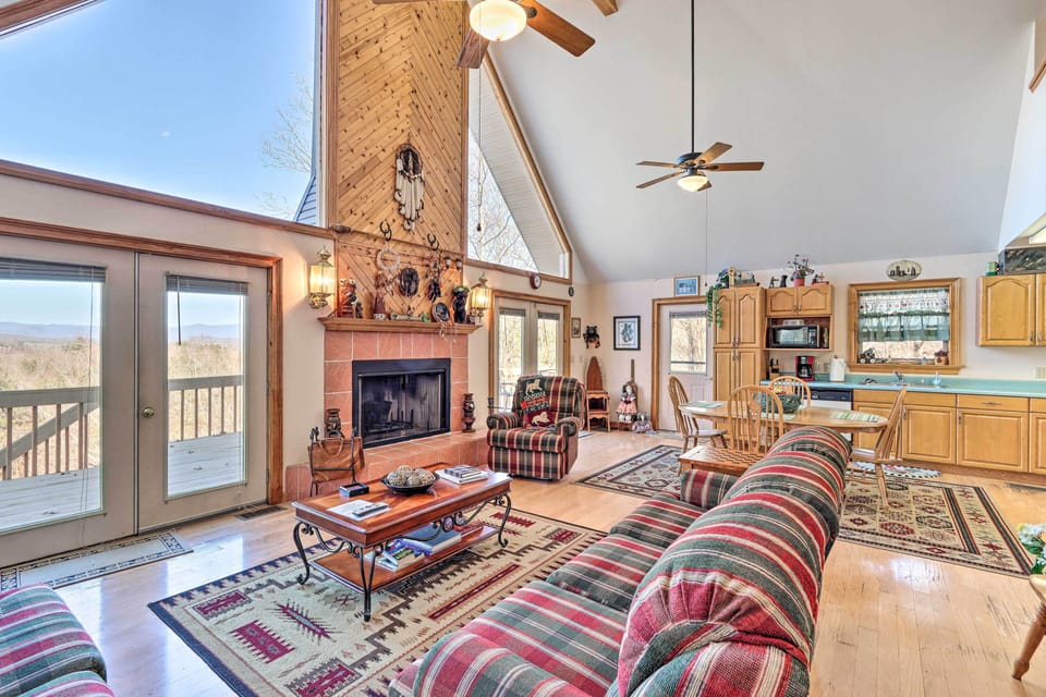 Living Room | Flat-Screen Cable TV | Central A/C | Electric Heat