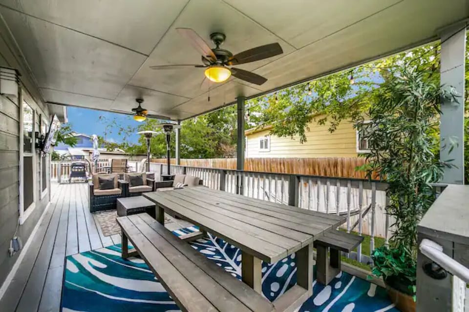Easily one of our guests favorites! There is an outdoor TV, games and a heater. 