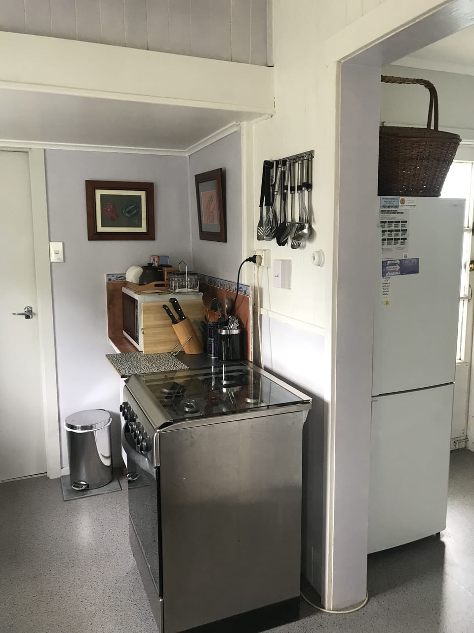 Open galley cottage kitchen area- gas/electric oven 