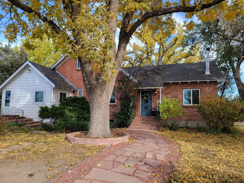 Welcome to Amor Vida! The house that feels like love.