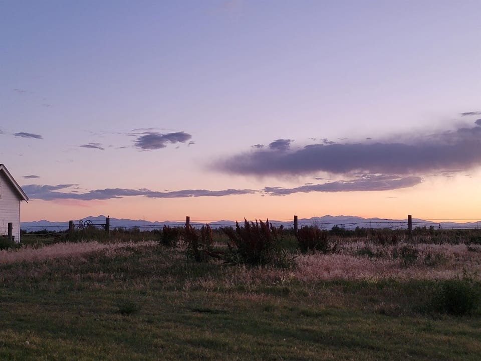 Mountain views, wide open spaces, nature and beauty in all directions. 