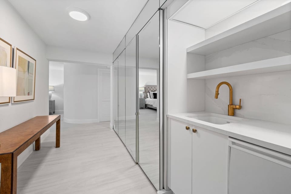 Hallway entry into Master Suite, with mini bar, sink and ice maker. Perfect!