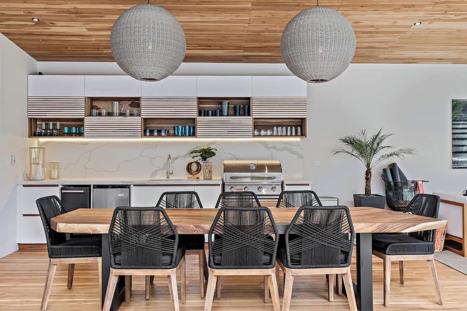 Outdoor undercover terrace, dining and lounge room