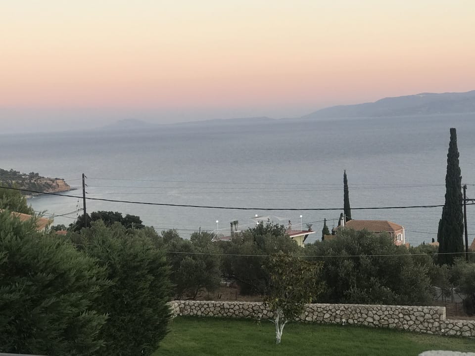 4 People Villa - Ionian sea views from the living room