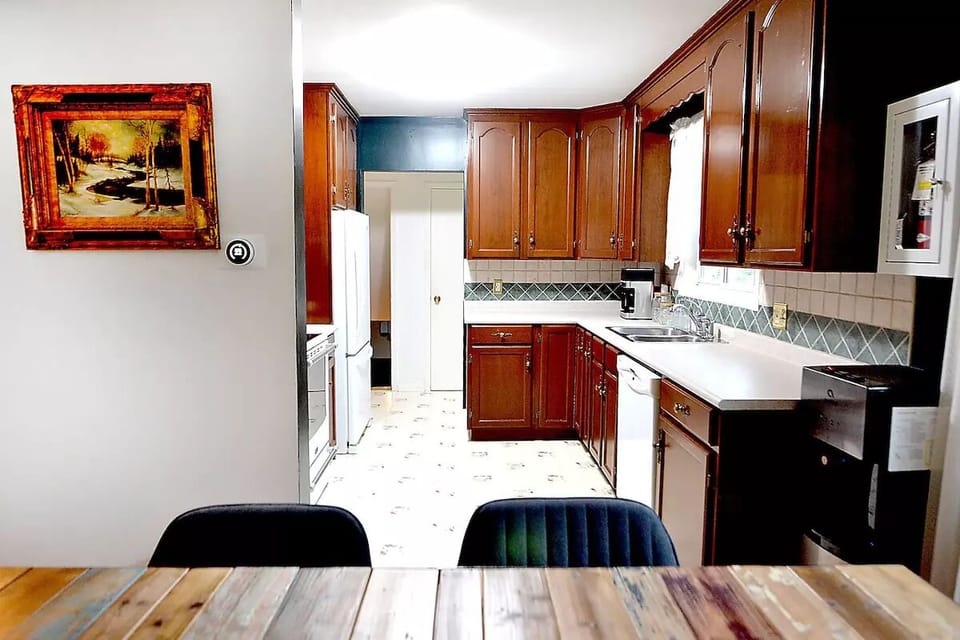 Dining Room Entrance to Kitchen