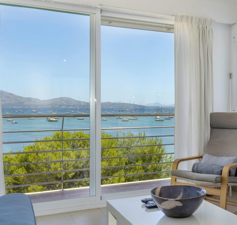 Enjoy an unforgettable holiday in this charming seafront apartment in Puerto Pollensa. With stunning panoramic views of the bay and bright Mediterranean décor, it’s the perfect place to relax in Mallorca.