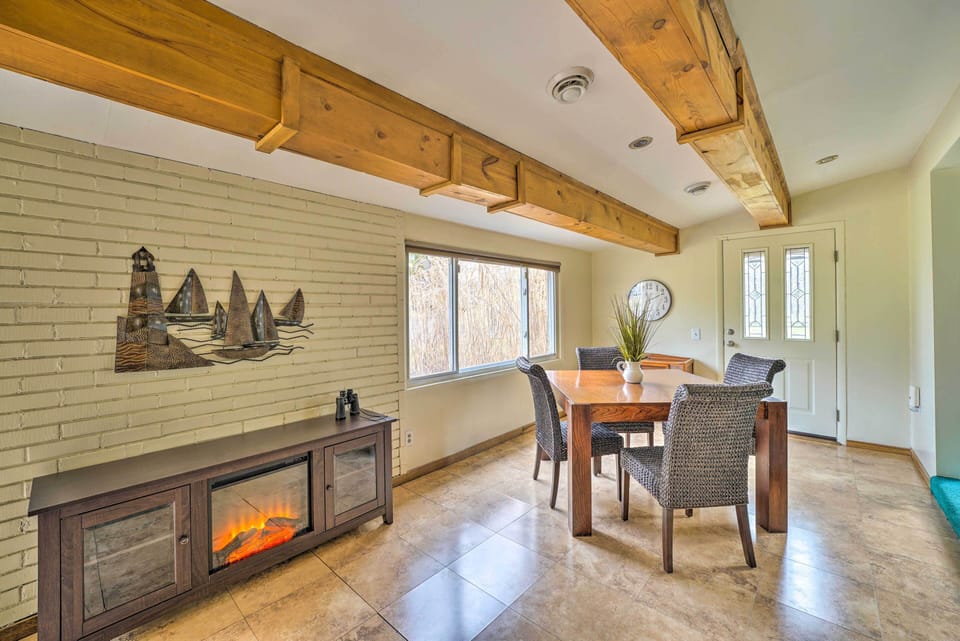 Dining Area | Moonbeam Lake Access