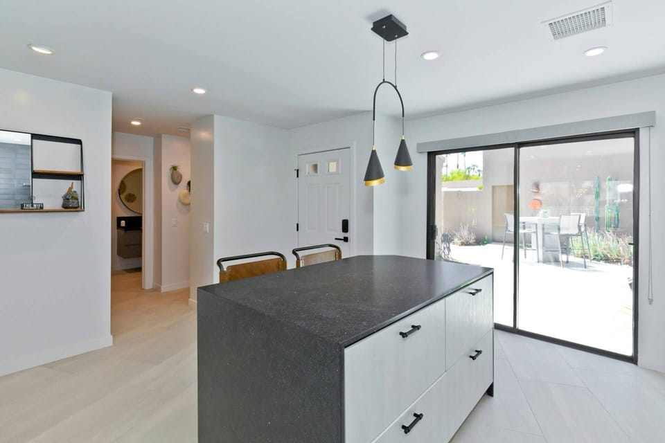 Bright & Open Space