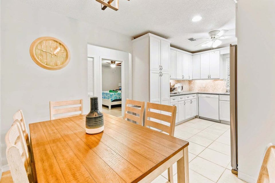 Dining Room & Kitchen