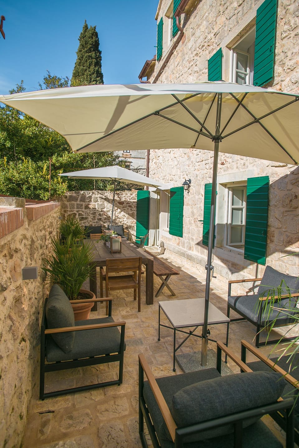 Plenty of space in the courtyard and BBQ
