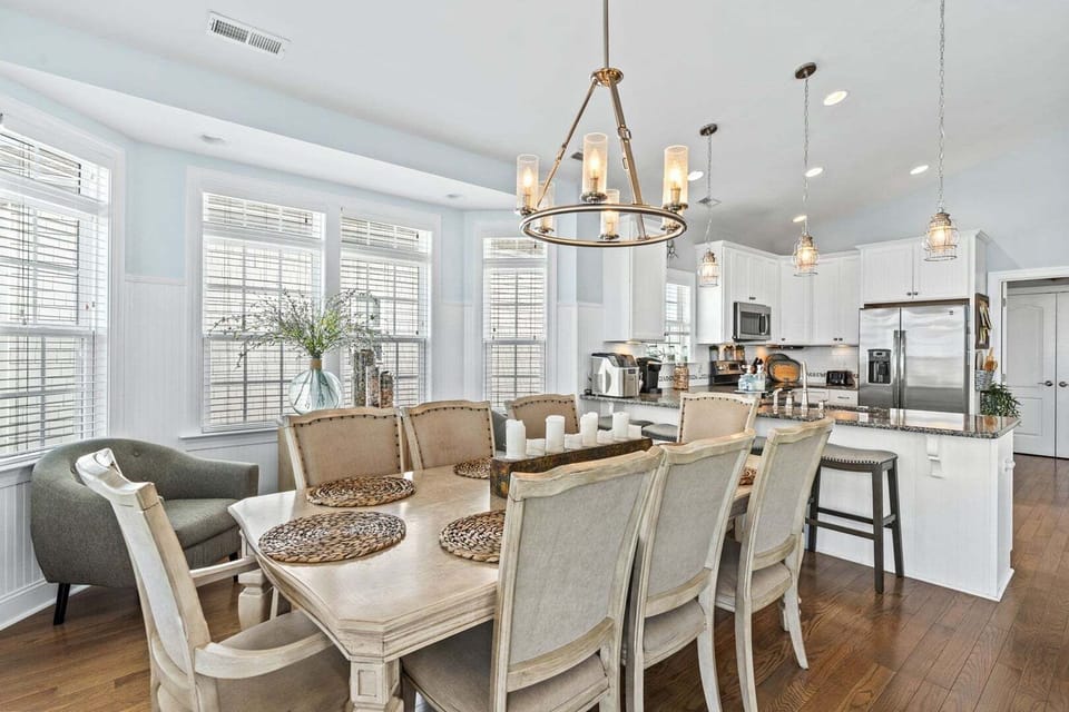 Upper Level Dining Area and Kitchen