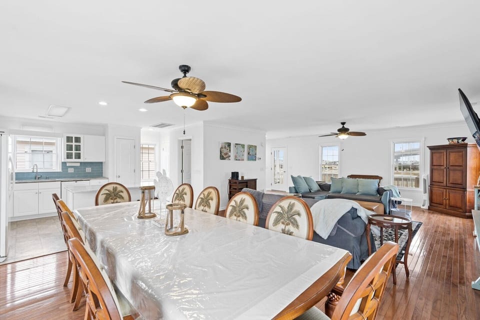 Dining & Living Area