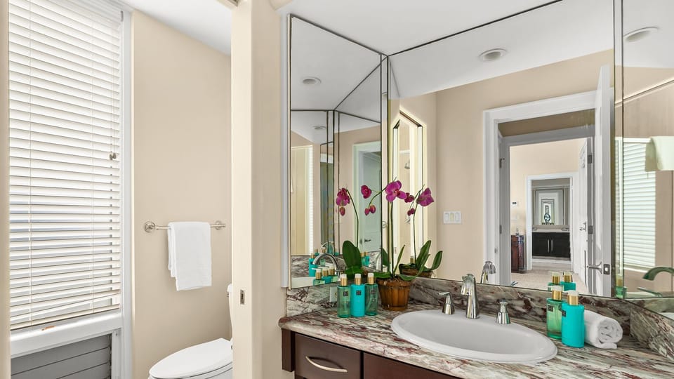 Kapalua Bay Villas #21B2 - Third Guest Bath - Parrish Maui