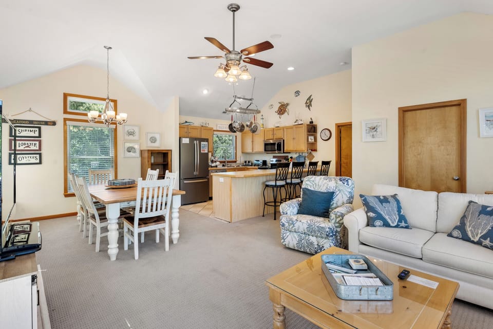 DU107: Chillax | Top Level Living Area
