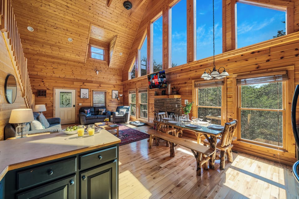 Living room/Dining room with Cathedral ceiling & Mountains views!