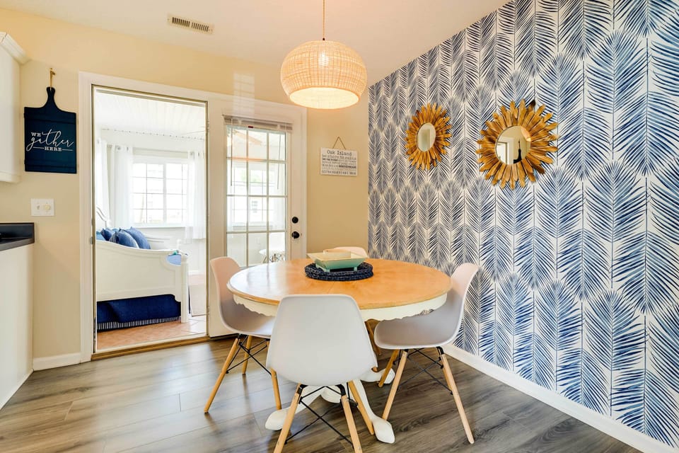 Dining Area | Dishware Provided