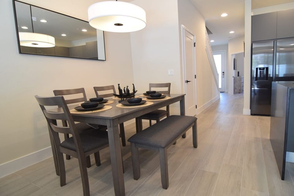 Formal dining area to seat six guests